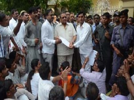 He attempted suicide hurt by job Shicshamitr