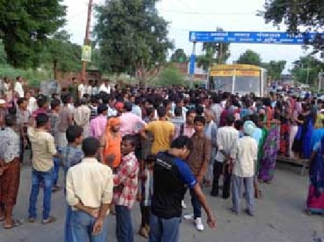 Six injured came under high tension wire