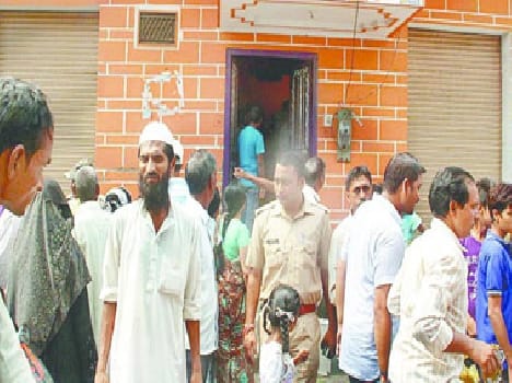 Entered the house female doctor killed