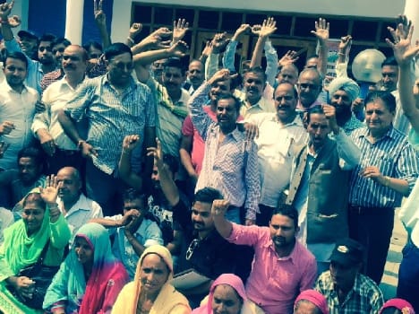 clash in congress committee meeting in kangra himachal.