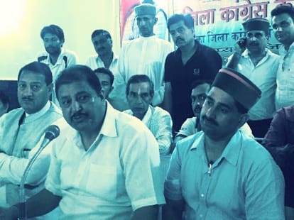 clash in congress committee meeting in kangra himachal.