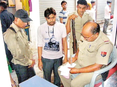 sabotage in jewellers shop, looting
