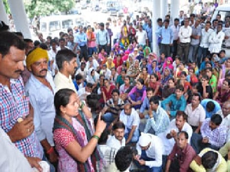  Angry Shicshamitra pulled by foot march