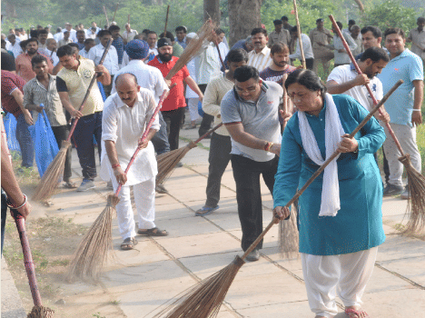 The Prime Minister's birthday celebrated by running broom