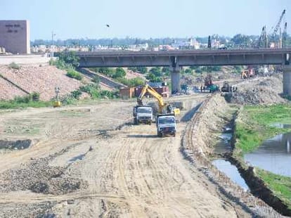 250 farm constructed near gomti in lucknow 