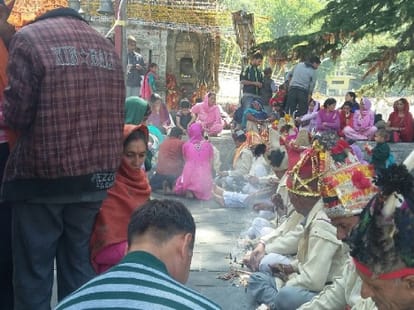 bharmour helipad seized by pilgrims of jammu.