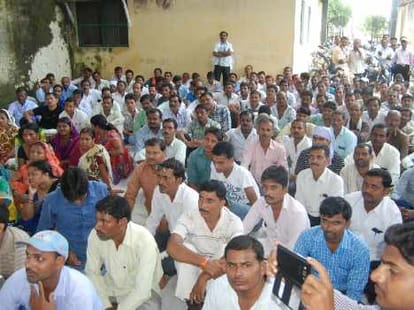 UP govt can adopt a new model for shikshamitra.
