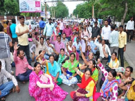 education vollunteers marched to varanasi