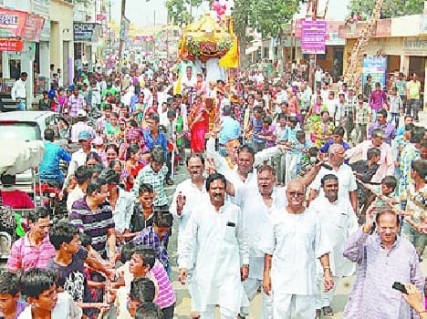 Ganesh Festival descended faithful