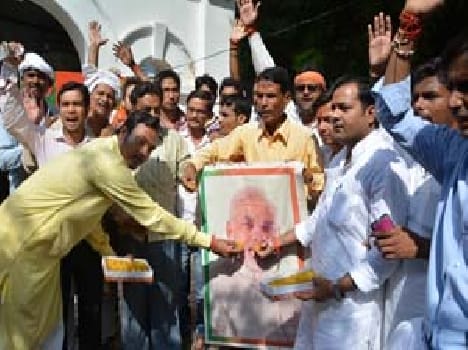 Modi 's birthday was on the Ganges Cleaning