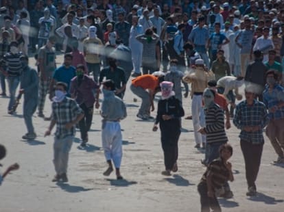 restrictions like curfew in srinagar 
