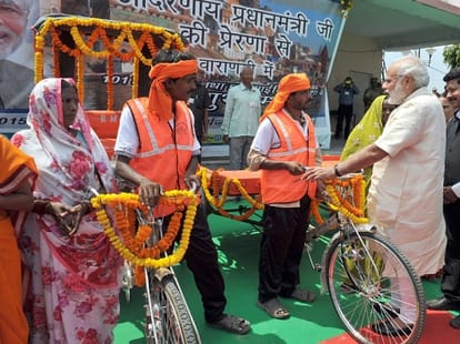 Rikshaw politics of Modi, targeted Bihar election from Varanasi