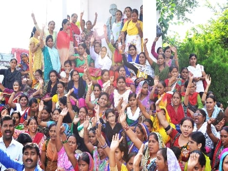 Shicshamitron began picketing at the Gandhi Bhavan