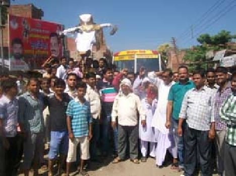 People angry burst of power and water , put the jam