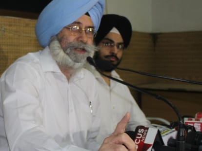 side effect on aam admi party of hs phoolka resignation