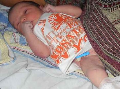 after labor pain pregnant woman born daughter in toilet