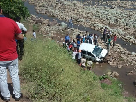 1 killed, 3 injured as vehicle falls into gorge in Rajouri