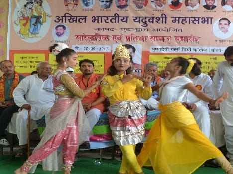 300 toppers student awarded