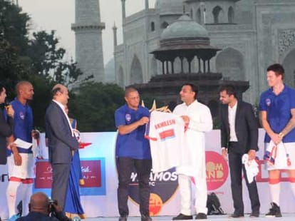rules broken near tajmahal in presence of akhilesh