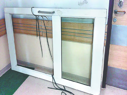 Elderly patient's death by angry relatives organically.