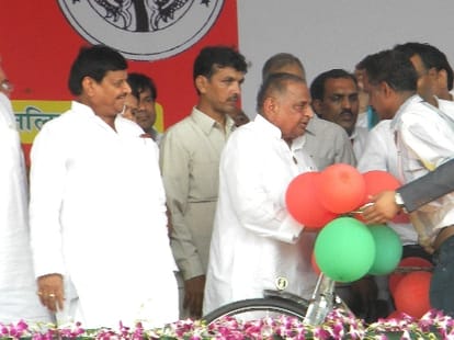 SP supremo promises for jobs in Police in UP.