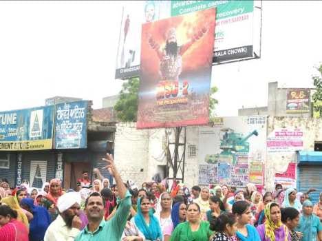 gurmeet ram rahim movie msg-2 controversy sort out