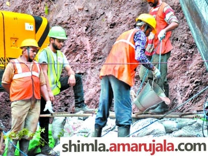 bilaspur tunnel tragedy workers still trapped in tunnel.