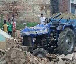 Tractor daughter escaped death, mother injured