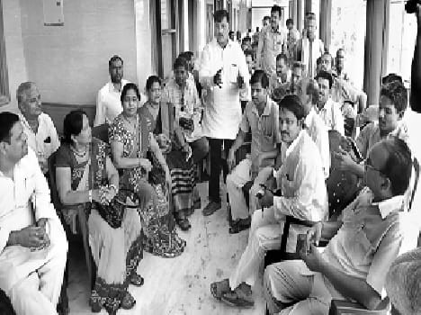 At a meeting of the BJP on Prtyashita fray