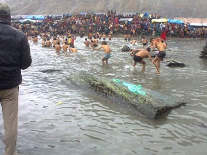 80 thousand devotees take holy dip at manimahesh dal lake.