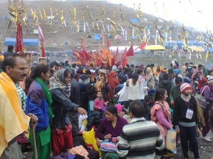 80 thousand devotees take holy dip at manimahesh dal lake.