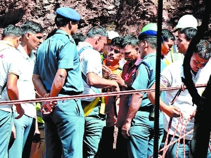 bilaspur tunnal incident, both labourer saved.