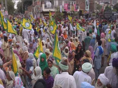 suicide by farmer on rally place in punjab