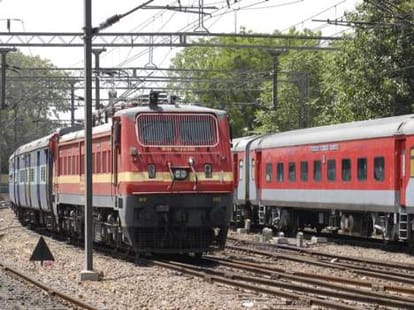 railway to put dustbins in sleeper coach