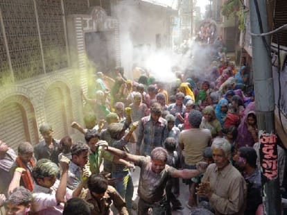 Ganesh idol immersion in the lower Ganga canal