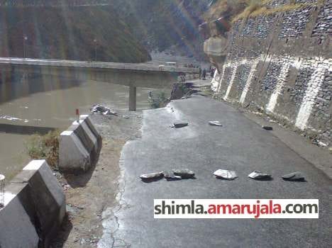 land slide at chamba bharmaur road, truck fall into dam.