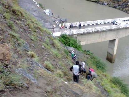 land slide at chamba bharmaur road, truck fall into dam.