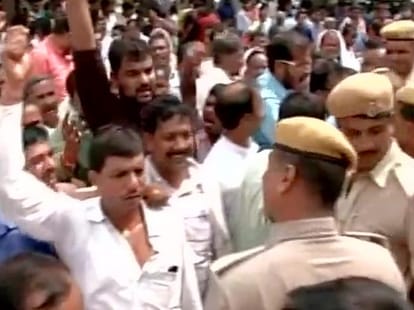 Bihar: ruckus on BJP-JDU office in patna