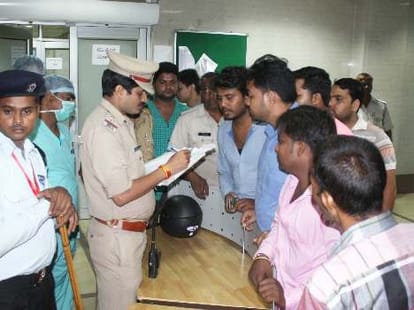senior doctor admits patient, resident doctor misbehaved