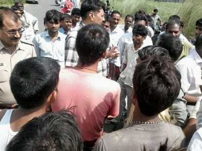 A girl child died in an accident in Mohanlalganj.