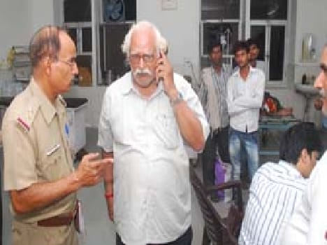Shoppers are demanding protection money to the crooks Dhuna