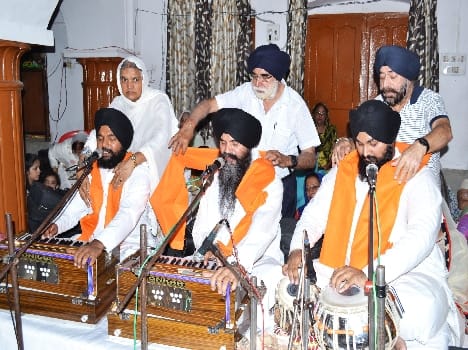 Mata was on the death anniversary of social Darshan Singh Shabad-Kirtan