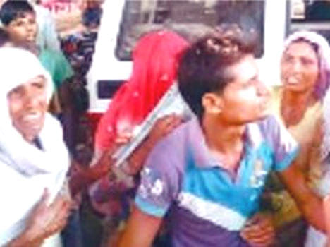 haryana police beaten up by villagers in up