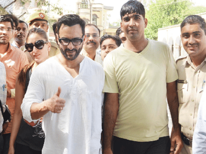 Saif and Kareena surrounded by people.