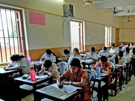 uttar pradesh students carrier in trouble due to schools fault