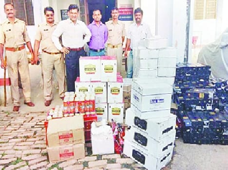 baghpat police caught wine 