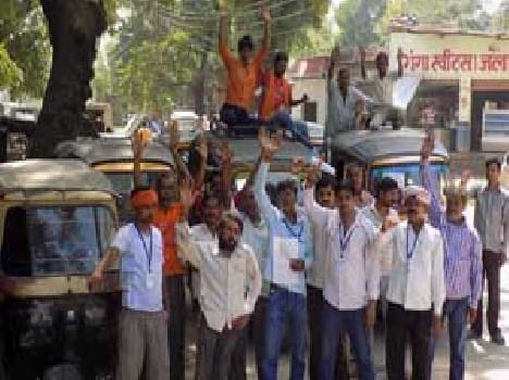 The auto rickshaw drivers standing display