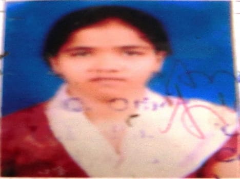 Mother's younger sister lives in defending the young woman shot