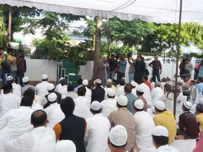 shiya and sunni together read namaz in lucknow