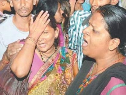 boat is turned in ganga, 2 people died